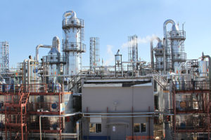 Low-methanol formalin and urea formaldehyde concentrate (UFC) production facility