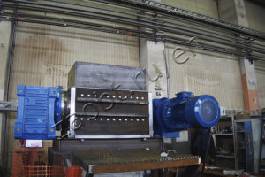 Shredder for solid municipal waste treatment